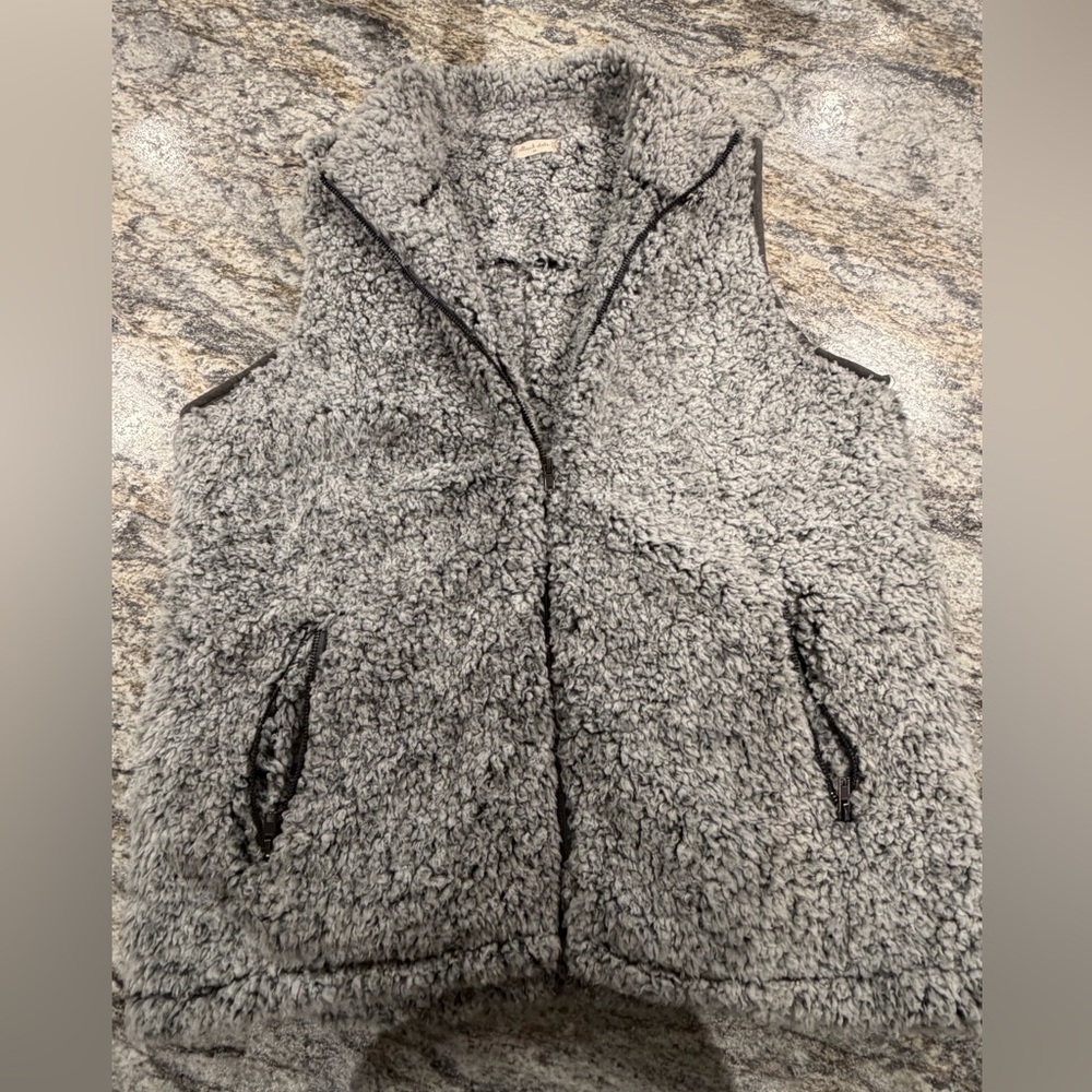 Altar’d State Women's Gray Sherpa Vest